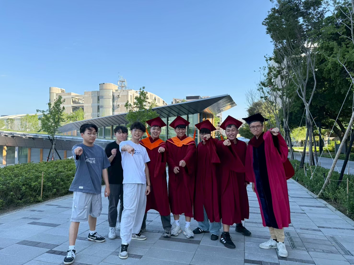 畢業生報到 2025