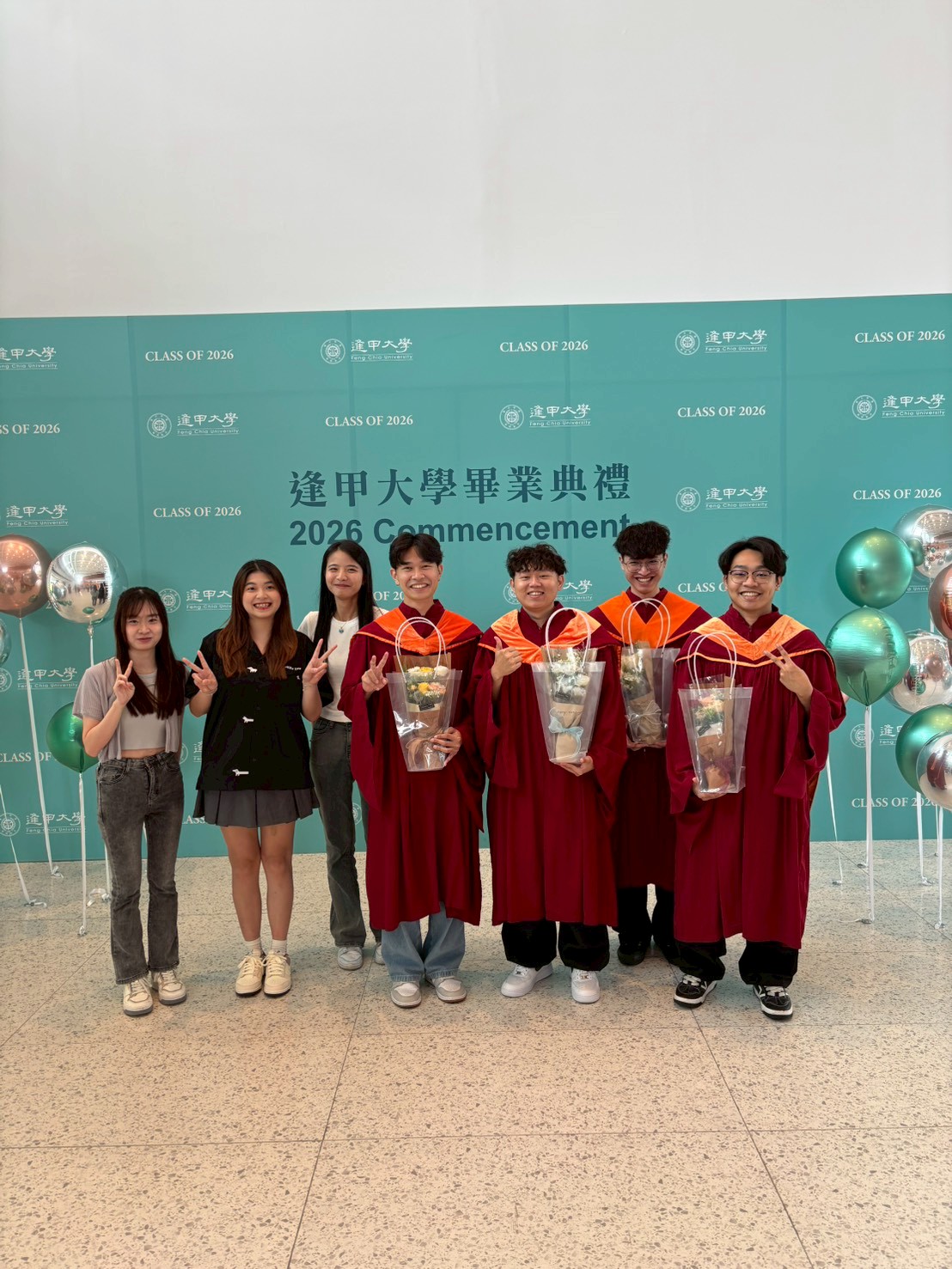 畢業典禮 2026 好友合影